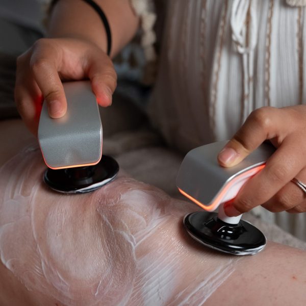 Neocare Elite permet d’agir efficacement contre le relâchement cutané, permettent de redessiner la silhouette ; body-contouring, perte de centimètres, renforcement musculaire, notamment sur le ventre, le dos, les bras, les fessiers et les cuisses.